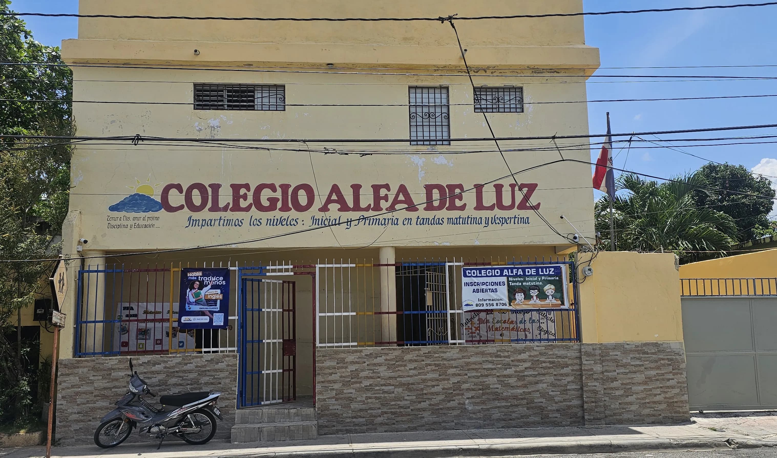 Alfa de Luz school building